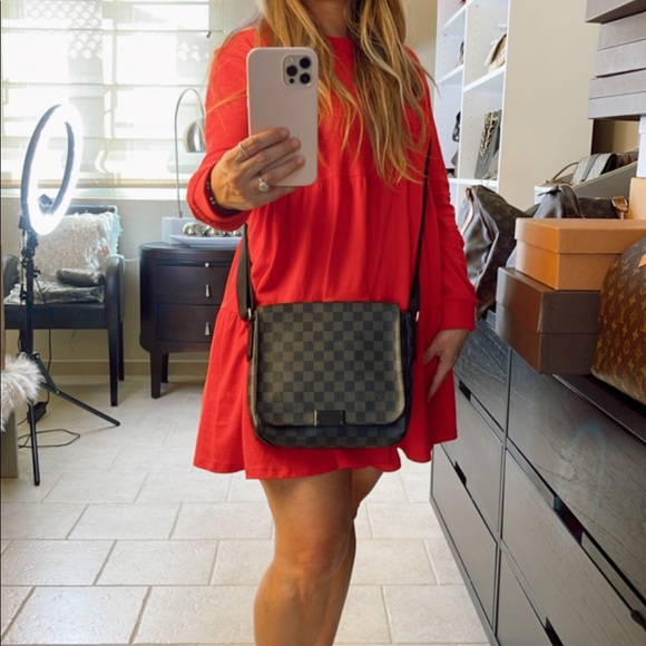 DISTRICT PM GRAPHITE MESSENGER BAG - Picture 1 of 15